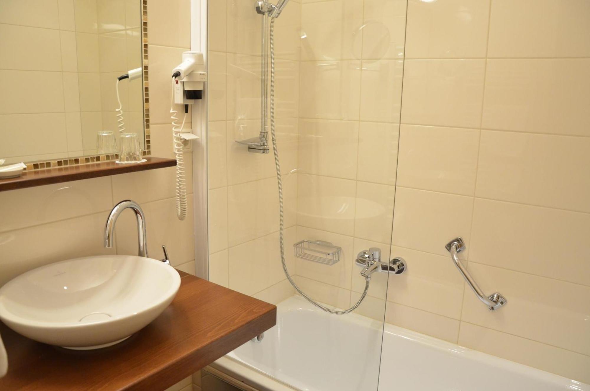 Aktivhotel Foettinger Steinbach am Attersee Cameră foto